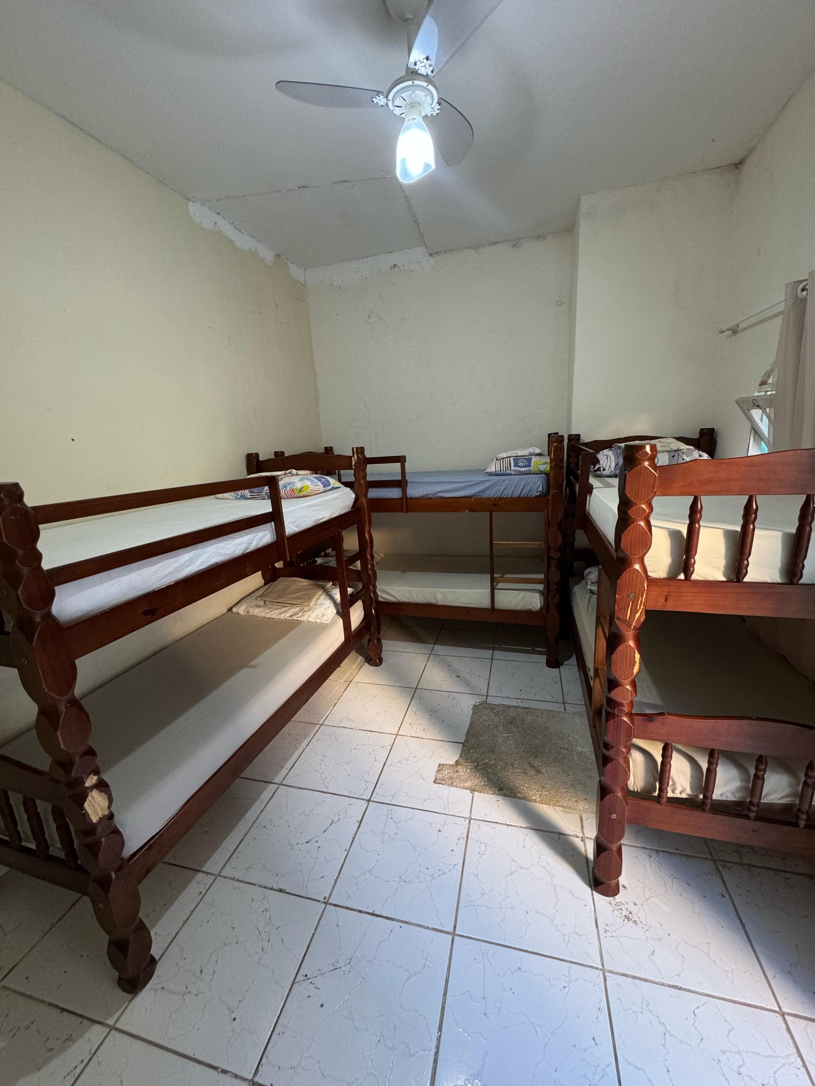 AL0004- Hospedagem temporada para 30 pessoas ou pequenas familias em cabo Frio