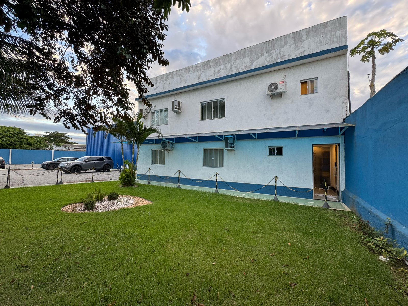 EMP0005 - EMPRESA EM FUNCIONAMENTO COM CONTRATO EMP0005 - EMPRESA EM FUNCIONAMENTO COM CONTRATO