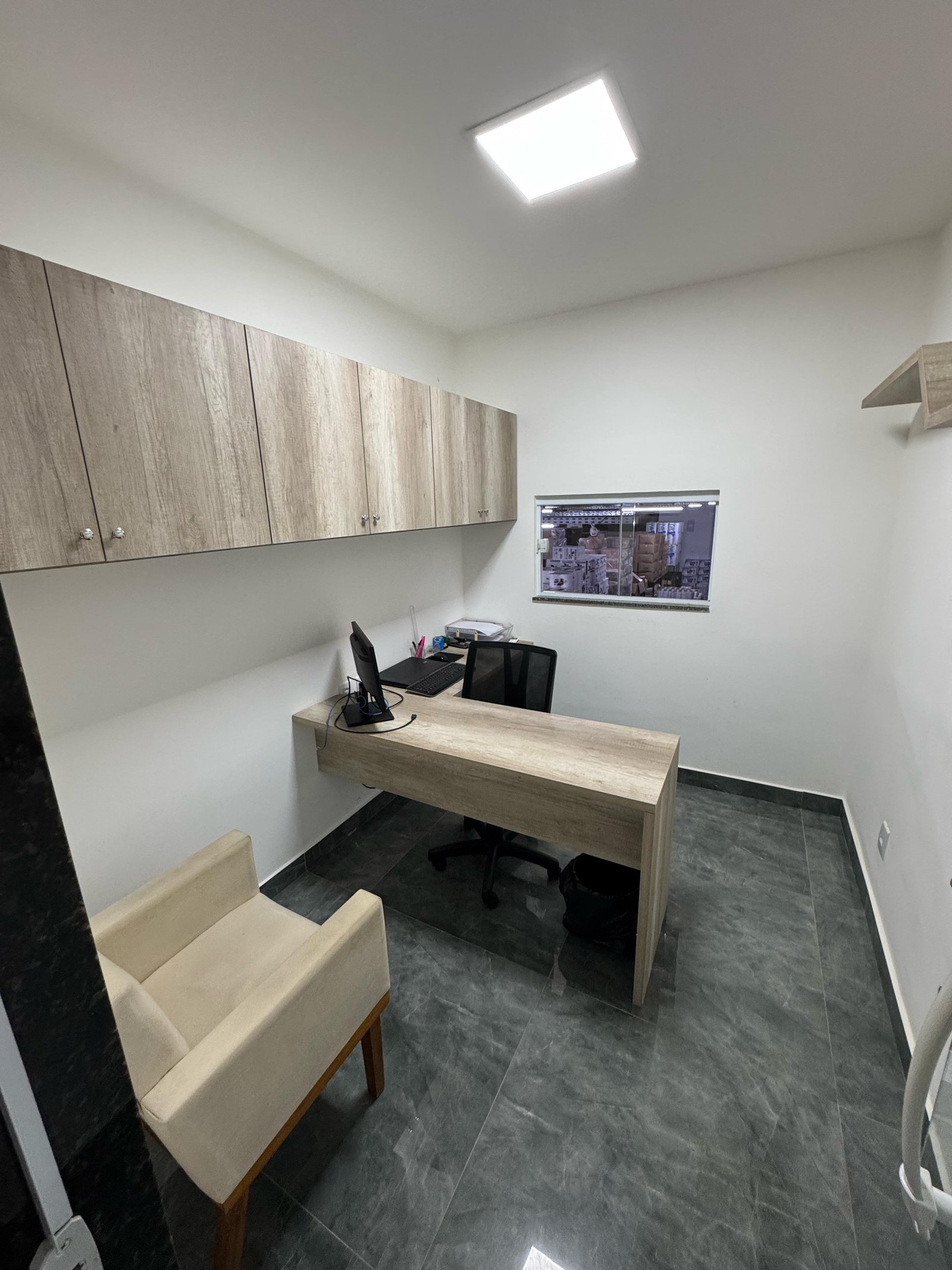 EMP0005 - EMPRESA EM FUNCIONAMENTO COM CONTRATO EMP0005 - EMPRESA EM FUNCIONAMENTO COM CONTRATO